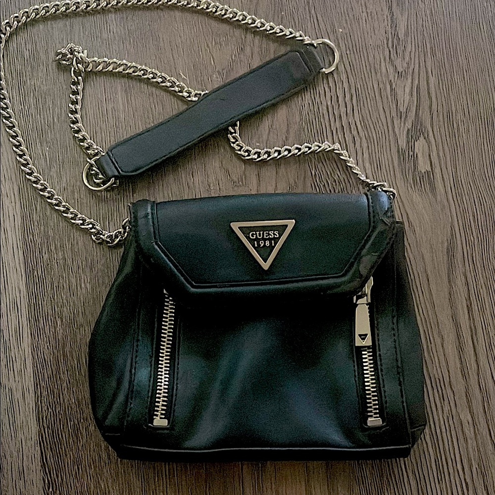 (3 for $19) Black guess crossbody
